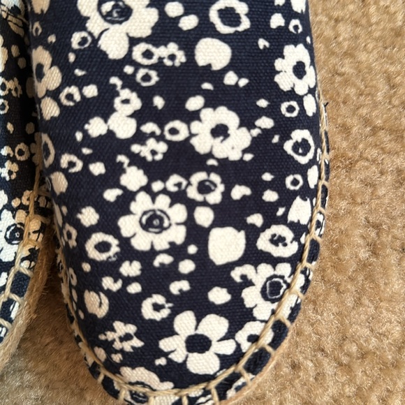 TORY BURCH - LIKE NEW Floral Espadrilles - Size 7 - Picture 2 of 10